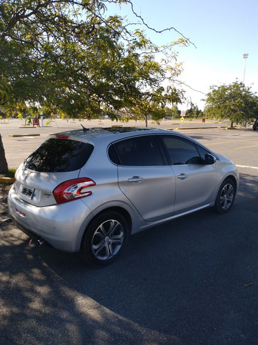 Peugeot 208 Feline Pack Cuir