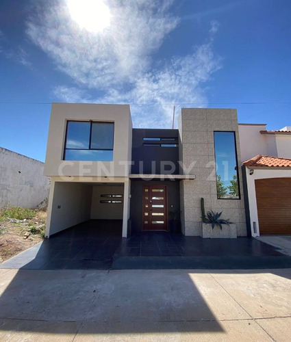 Casa En Venta En Fracc. Cumbres Residencial, Durango, Dgo., México