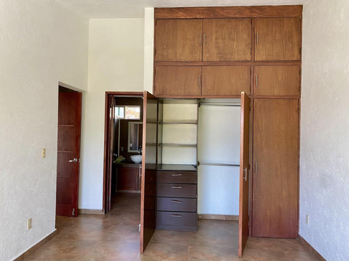 Casa En Venta En Lomas De Atzingo, Cuernavaca