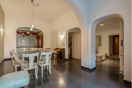 Excelente Casa - Venta - 8 Amb - Jardin - Piscina - Cocheras - Belgrano R