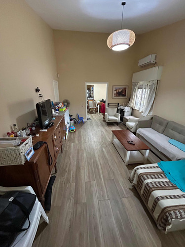 Casa En Venta A Pasos De La Rambla .