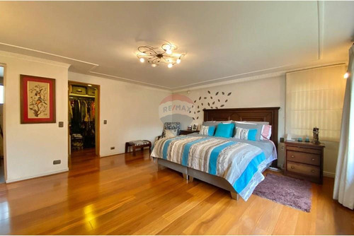 Casa 2 Pisos Presidente Riesco/ Apta Comercial
