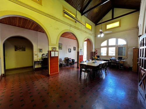 Local Comercial En Alquiler / Casona / Oficina