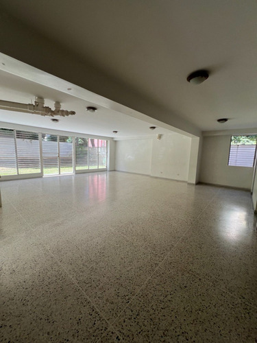 Se Vende Apartamento 108m2. Montalban.