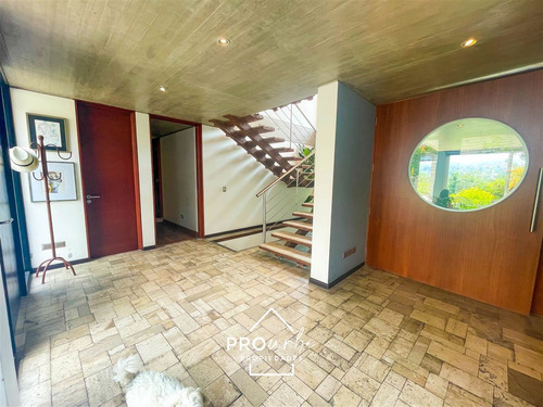 Casa En Venta De 4 Dorm. En Las Condes