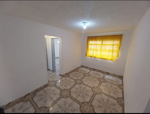 Apartamento Com 2 Quartos Sala,ampla Cozinha E Um Banheiro.