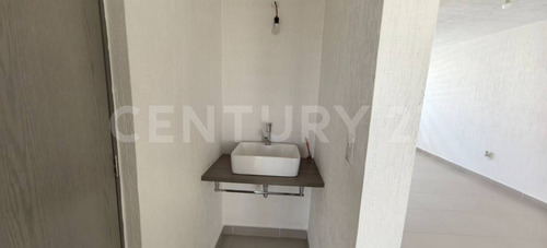 Casa Dúplex En Venta En Escobedo 12°80, Pedro Escobedo, Querétaro.