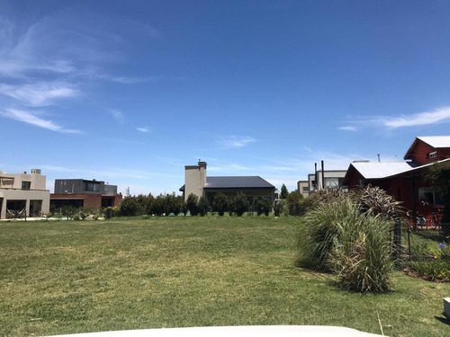 Funes - Venta De Lote En Barrio San Sebastian - De Esquina