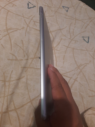 Ipad A1893 Para Partes O Arreglar Leer Bien Gris Claro (Usado)