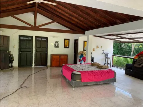 Finca Santa Fe De Antioquia Via A Bolombolo. Se Vende