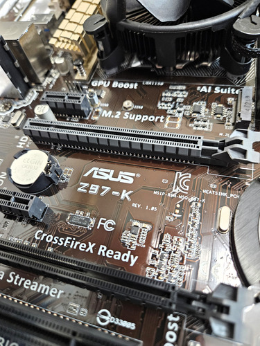 Kit Asus Z97 + Xeon E3-1226 V3 + Cooler Intel + 16gb Hyper X Marrom-escuro