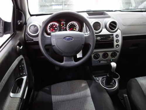 Ford Fiesta Sedan Fiesta Sedan 1.6 MPI SEDAN 8V FLEX 4P MANUAL