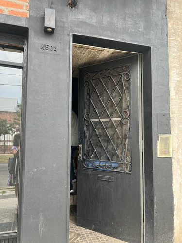 Local En Esq. Mas Casa S/ Lote Propio. Planos Aprox Pb Y 2p
