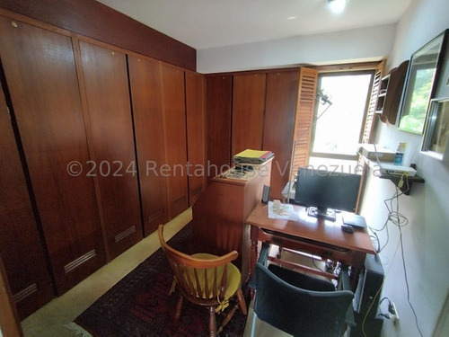 Apartamento En Venta. Urb. Colinas De Valle Arriba.