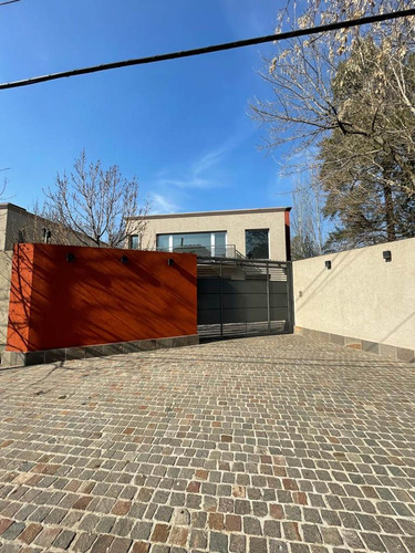 Imagen 5 de 30 de Venta Casa Moderna Y De Categoria En Parque Leloir