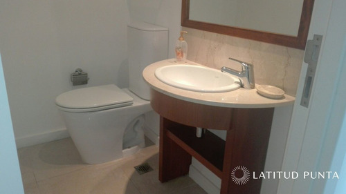 Imagen 10 de 20 de Oportunidad En Le Parc, Piso Alto, 2 Suites Más Dependencia