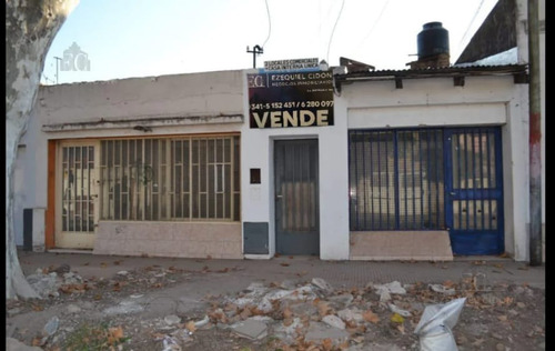 Casa Más Dos Locales Comerciales