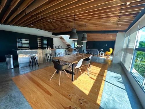 Lujoso Penthouse Ubicado En Los Naranjos De Las Mercedes. #24-15045