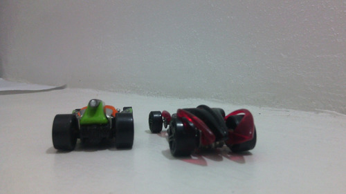 Lote X 2 Hot Weels Candy 2001 Y Vulture Roadster 2000 .1/64