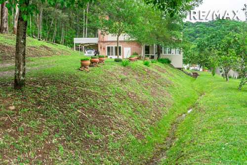 Casa 4 Dormitorios Venta La Aguada Terreno 7700 M2