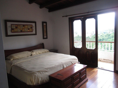 Imagen 8 de 12 de Casa En Venta Lv/ir 20-9499 Colinas Santa Monica 04142596658