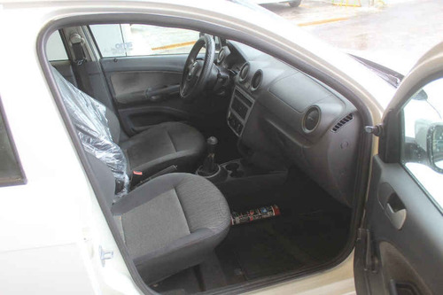 Imagen 12 de 14 de Volkswagen Gol 2014 4p Sedán Cl L4/1.6 Man