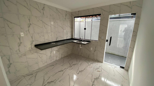 Casa 2 Quartos, Excelente Localização!