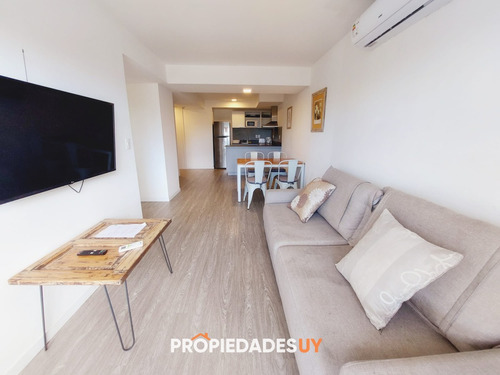 Apartamento De 1 Dormitorio En Venta En Avda Roosevelt