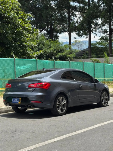 Kia Cerato Koup Race 2.0 Automatico
