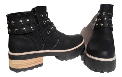 Botas Negras Con Tachas Ozara