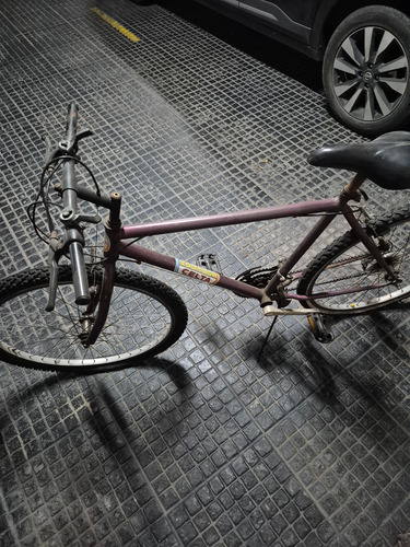 Bicicleta Con Cambios Rodado 26 Celta Bordó (Usado)