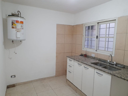Casa Tipo Ph 3 Ambientes Muy Comodo En Castelar