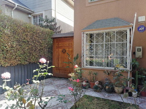 Casa Aislada De 3 Pisos, En El Rosal, Con 3 Estacionamientos