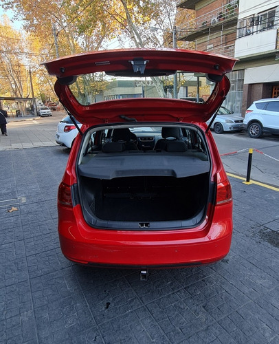 Imagen 6 de 15 de Volkswagen Suran 2011 1.6 Highline 101cv 11c