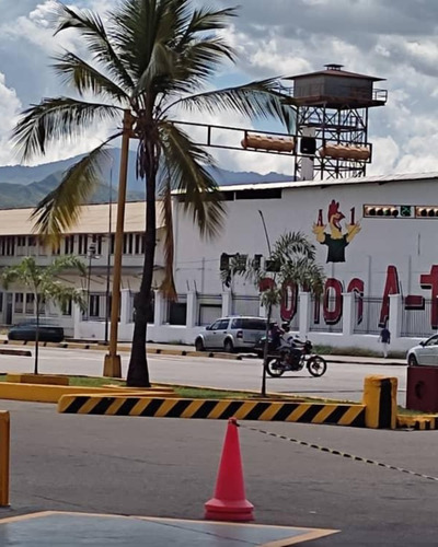 Imagen 22 de 28 de Estacion De Servicio Av. Constitucion Con Calle Carabobo 3500 Mts2