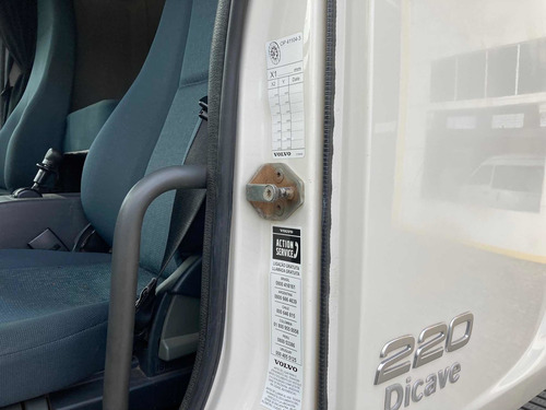 Imagem 14 de 15 de Volvo Vm 220