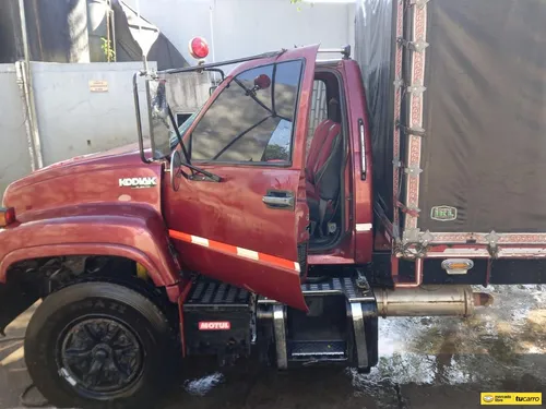 Camion Kodiak Estacas