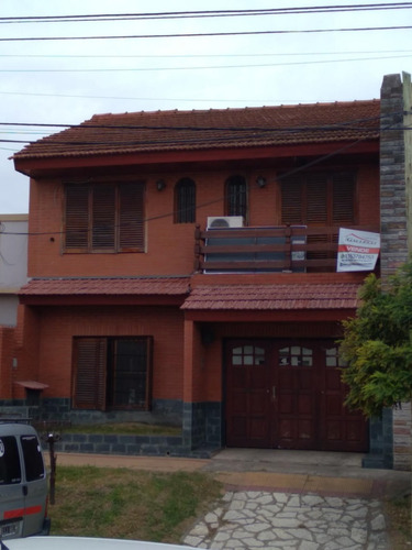 Imagen 1 de 16 de Chalet 2 Plantas De 6 Amb C/ Cochera Y Fondo Libre ** Ideal 2 Familias **