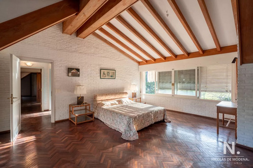 Casa En Venta En Barrio Golf, Superficie De Terreno: 4000 M2, Superficie Edificada: 557 M2