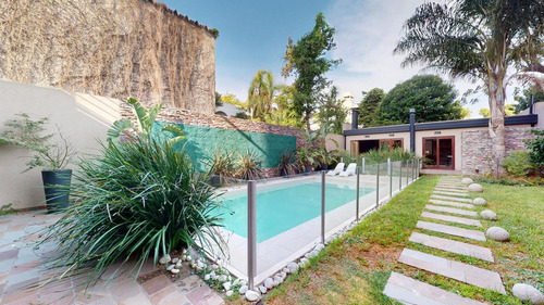 Casa En Venta En La Plata Moderna Quincho Y Pileta