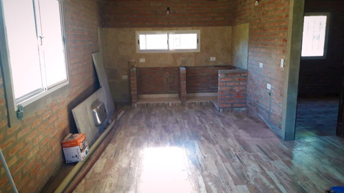 Construcción Hermosa Casa Estilo Chalet De Dos Dormitorios - En Ladrillos Y Hormigón - Construcción Rápida En 30 Días