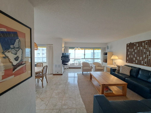 Venta Excelente  Apartamento En Playa Mansa Con Vista Al Mar  - Fragata Torre A - Ref : Pbi13060