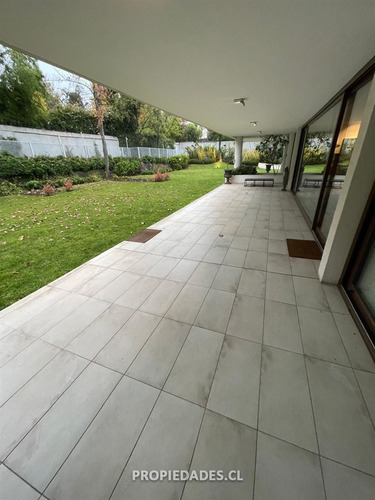 Depto En Venta De 4 Dorm. En Las Condes 800mts Jardin Propio