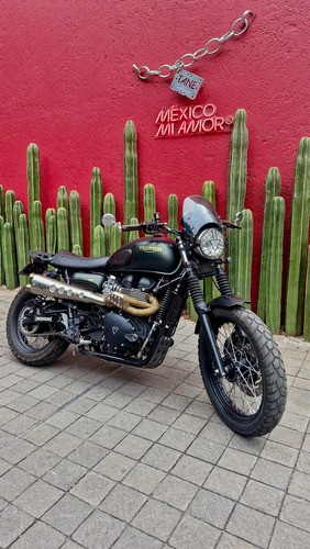 Triumph 900