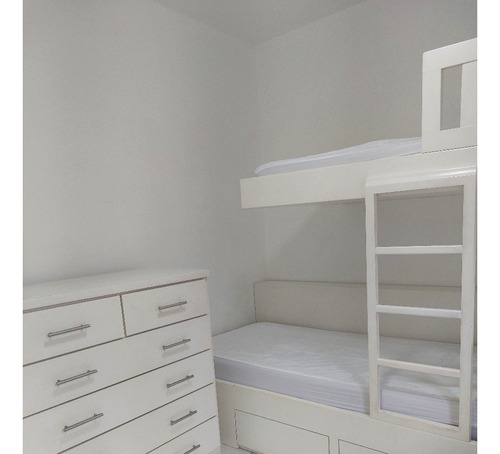 Confortável, Iluminado E Excelente Apartamento Na Praia De Pitangueiras, No Guarujá, 50 Metros Do Mar.