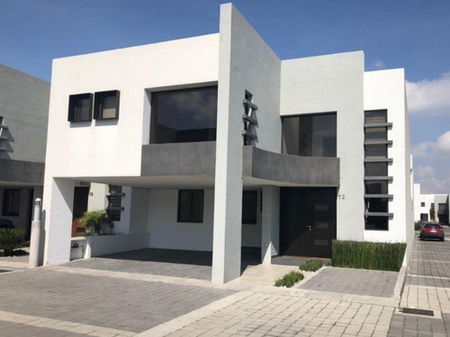 Casa En Venta En Metepec, Zona Residencial