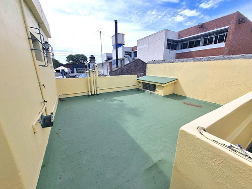 Casa En Venta 4 Dormitorios Padron Unico Garage La Comercial