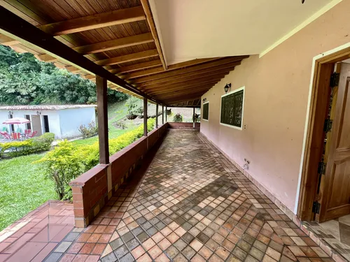 Finca Exclusiva En San Jerónimo Con Piscina Y Amplios Espacios