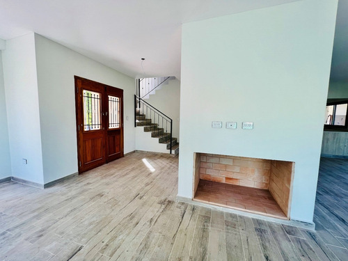 Imagen 7 de 30 de Casa A Estrenar En Haras! Excelente Lote, 4 Dormitorios, Jardin Y Piscina! Excelentes Terminaciones!