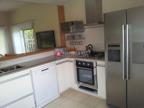 Casa En Zona Lugano- Ref: 5085